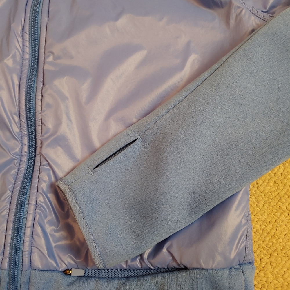 EUC NIKE Livestrong windbreaker therm fit jacket - Picture 5 of 8